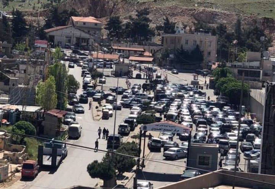 زحمة سيارات على المصنع... ما علاقة التهريب؟