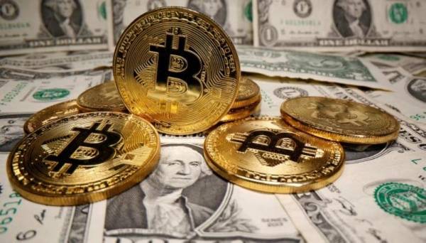 البيتكوين.. تراجع مؤقت أم إنهيار؟