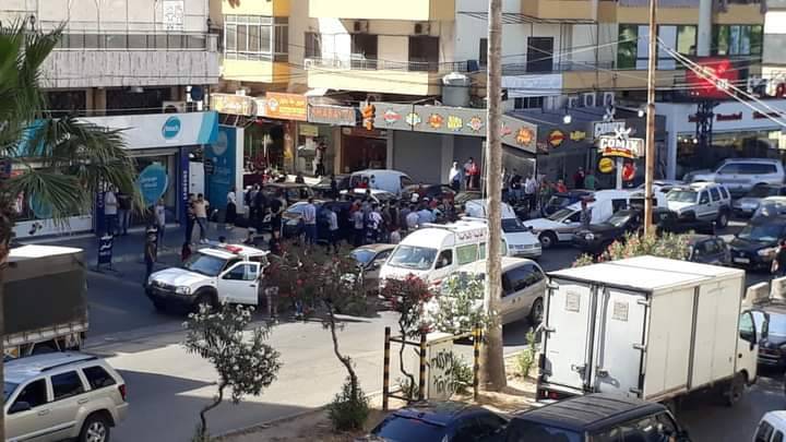 حاول اضرام النار بدراجته احتجاجا على حجزها.. فأحرق يد الشرطي؟