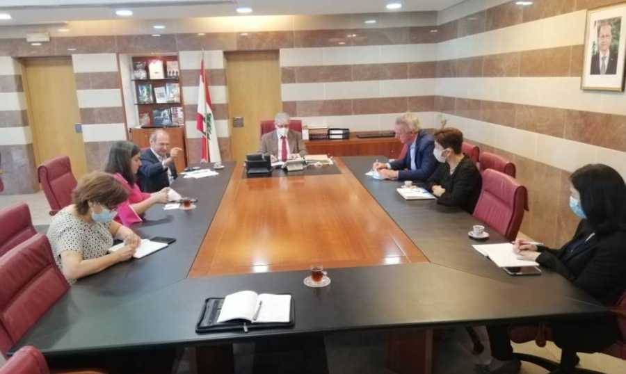 المجذوب يلتقي مدير التربية في 