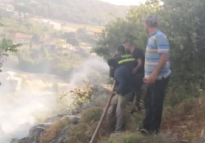 حريق في بلدة عين يعقوب التهم 4 آلآف م2 من النباتات الحرجية