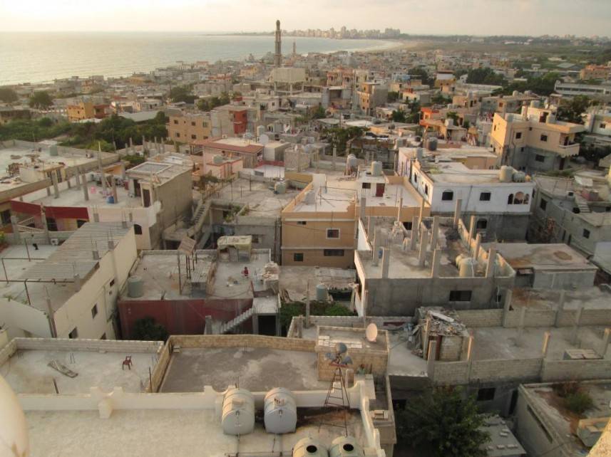 بالصور والفيديو.. تسليم مطلوبين فلسطينيين بعد إشتباكات في مخيم الرشيدية