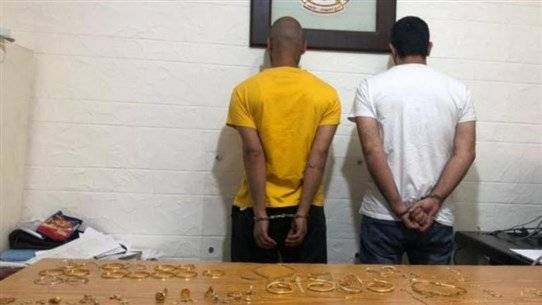 سرق مجوهرات من منزل قريبته.. وهكذا وقع مع شريكه!