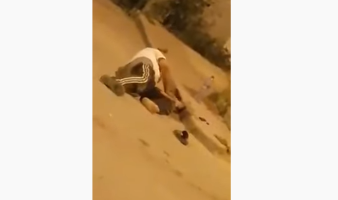 بالفيديو.. لفظ أنفاسه الأخيرة أمام مستشفى طالبًا جرعة أوكسيجين!