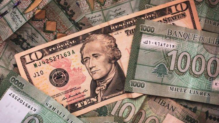 دولار السوق السوداء يتخطى الـ19000.. كم سجّل صباحًا؟