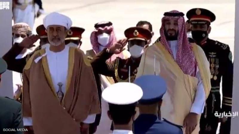 ولي العهد السعودي يستقبل سلطان عمان