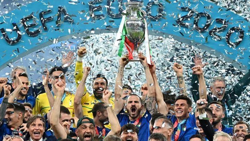 بسبب صورة.. الآلاف يطالبون بإعادة 