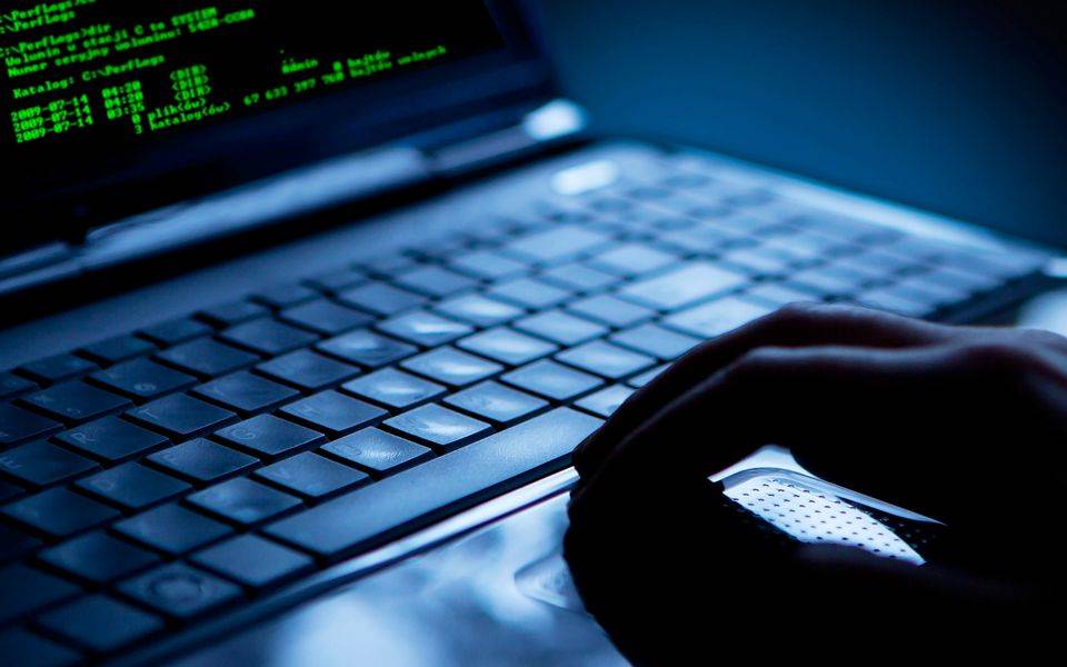 الإمارات تمنح الإقامة الذهبية لـ100 ألف مبرمج حول العالم