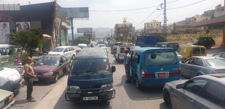 حلبا.. زحمة سير أمام محطات الوقود