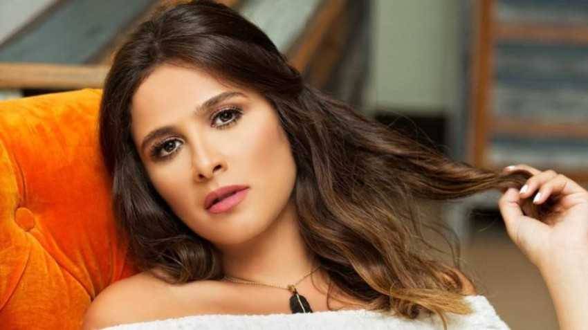 السيسي يتدخل لعلاج الفنانة ياسمين عبدالعزيز!