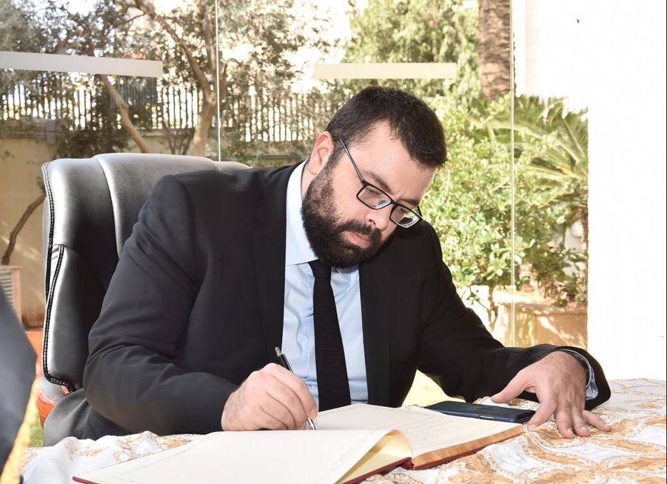 أحمد الحريري لعون: خطر التطرّف الحقيقي لم يعُد موجودا الا في مخيّلتك وقاموس تيارك المريض.. إرحل