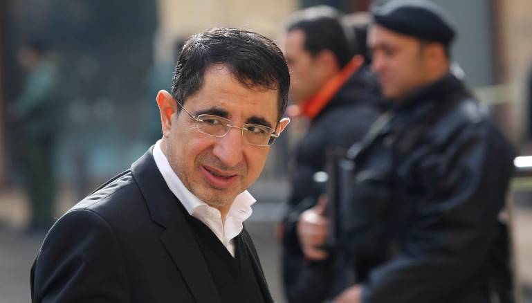 بالفيديو..محتجّون يحتجزون الحاج حسن في علي النهري!