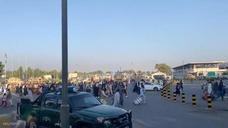 مطار كابل..جنود أميركيون يطلقون النار لإبعاد مدنيين أفغان
