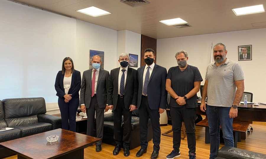 المجذوب يبحث في تأمين متطلّبات العودة إلى الدراسة