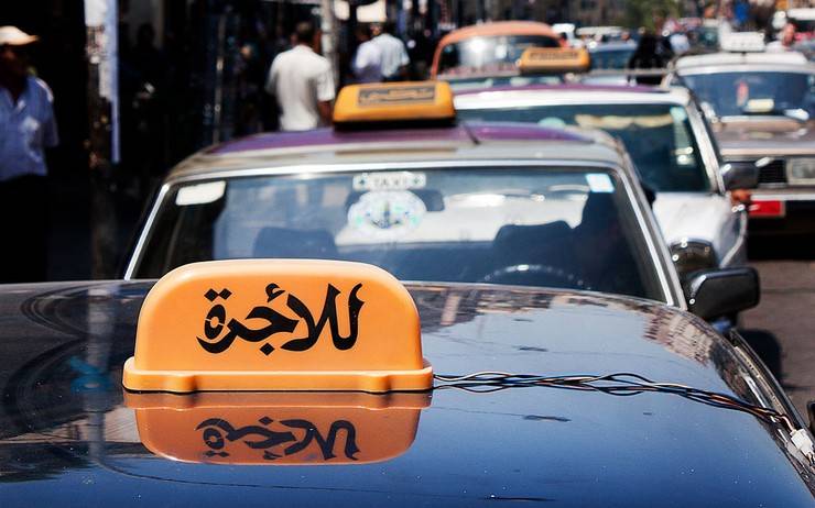 لبنان: نصف رواتب الموظفين لتكاليف النقل