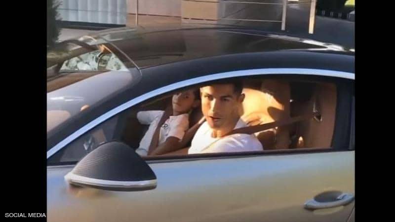 رونالدو يحضر تدريبات مانشستر يونايتد بسيارة فاخرة