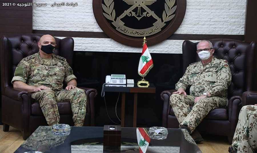 مسؤول عسكري ألماني عند قائد الجيش