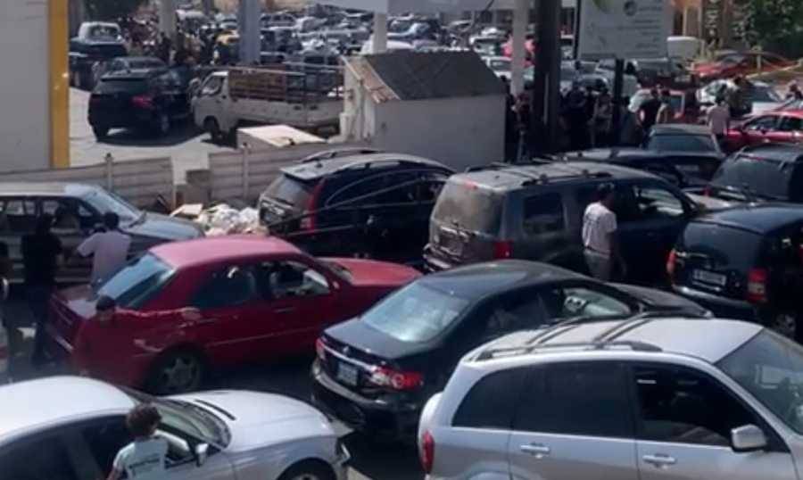 إشكالات متنقلة أمام محطات الوقود