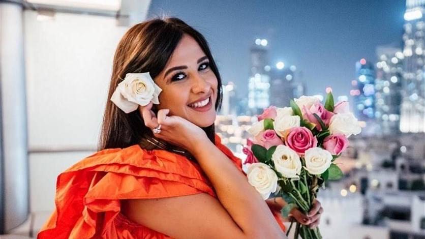 ياسمين عبد العزيز تطمئن جمهورها... ماذا قالت؟