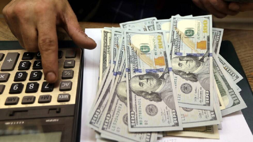 كم افتتح سعر صرف الدولار في السوق السوداء؟