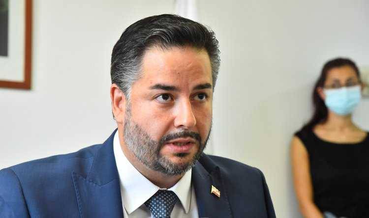 مكتب وزير الاقتصاد: لا حسابات له على مواقع التواصل الاجتماعي