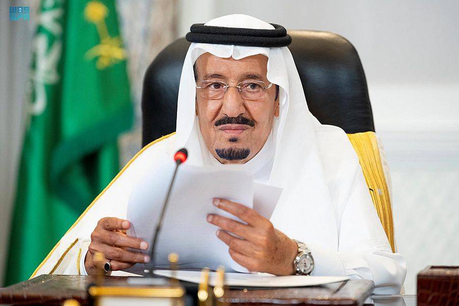 العاهل السعودي يؤكد التزام المملكة بمبادئ وقرارات الشرعية الدولية ودعم الحلول السلمية