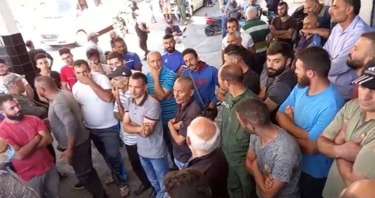 حاول فتح رمانة يدوية عند إحدى المحطات..ماذا حصل؟