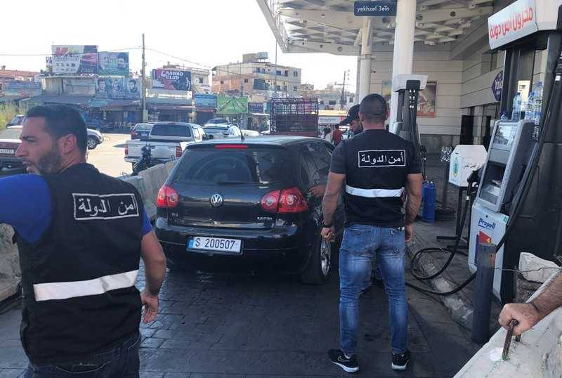 صور.. أمن الدولة يجول في المحطات لتنظيم عملية التعبئة