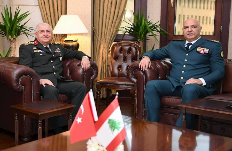 بالصور.. قائد الجيش يلتقي نظيره التركي