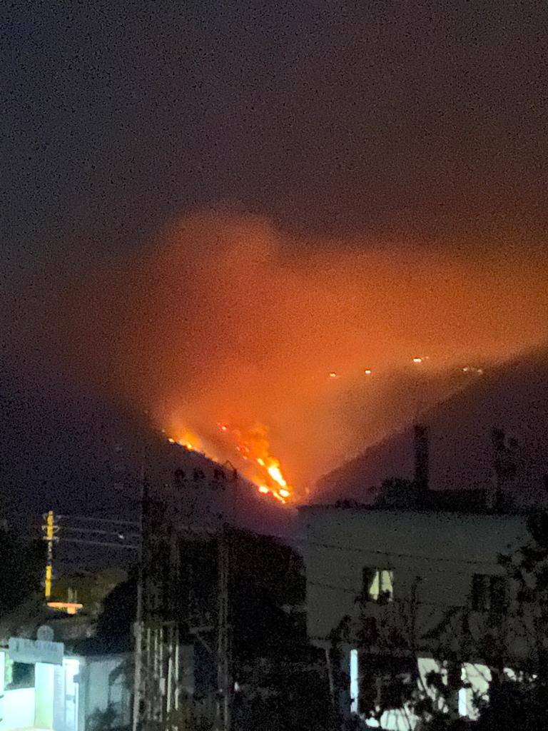 النيران تضيء سماء عكار جرّاء حريق كبير