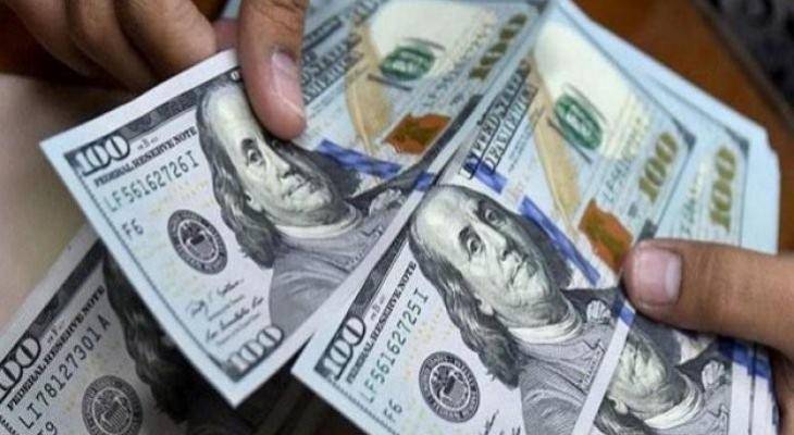 من أسباب ارتفاع الدولار.. تبديل لليرة السورية في لبنان بكميات كبيرة