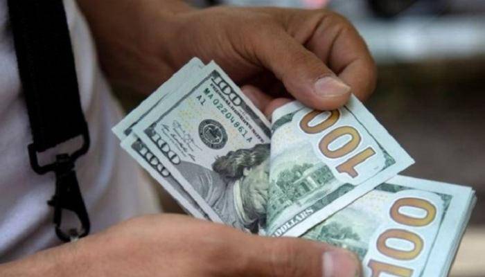 تراجع طفيف بدولار السوق السوداء