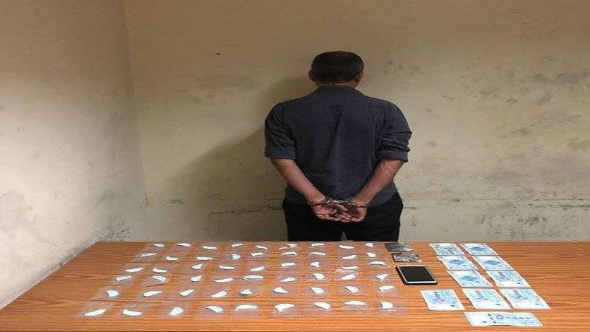 مروج مخدرات في قبضة 