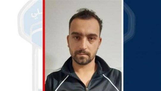 يعرض دولارات وهميّة على مواقع التواصل لاستدراج ضحاياه !