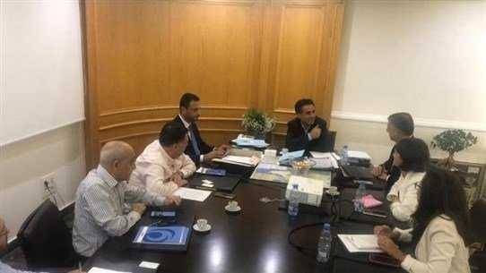 خطط ومشاريع بين وزير الأشغال ووفد 