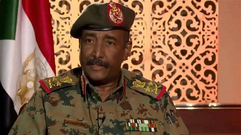 البرهان يعفي 6 سفراء من مناصبهم
