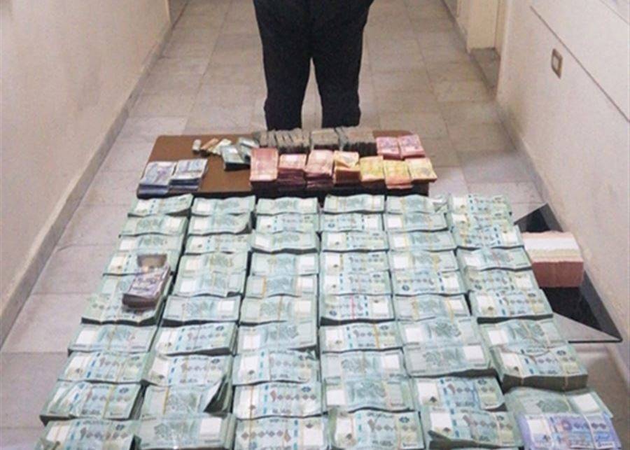 بالصور.. الجيش يوقف سوريًا لقيامه بعمليات صيرفة غير شرعية