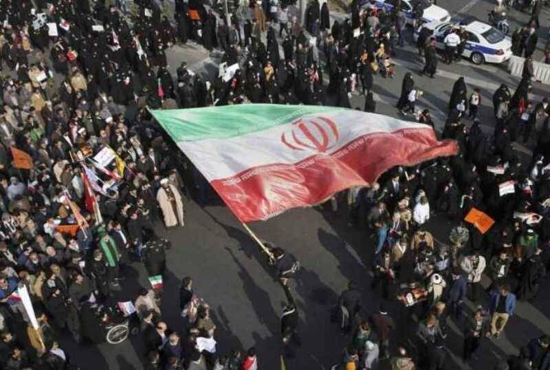 عشية ذكرى احتجاجات 2019..انقطاع الإنترنت في مناطق إيرانية
