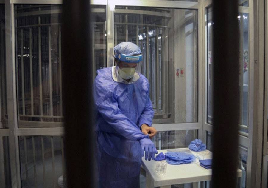 كم بلغ عدد السجناء والموقوفين الملقّحين؟