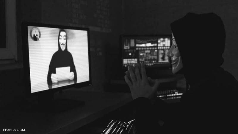 رسائل بريد إلكتروني مزيفة من 