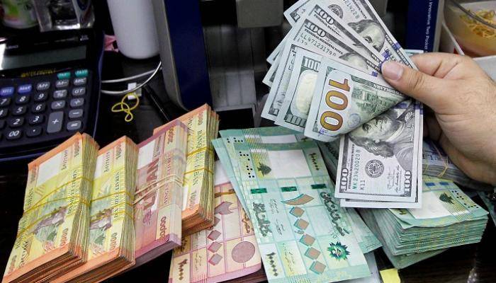 دولار السوق السوداء يتأرجح... كم سجّل؟