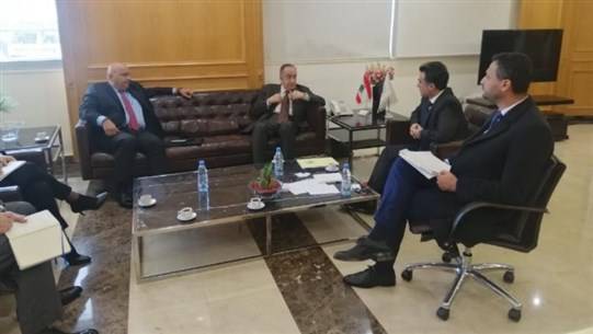 مشاريع النقل العام بين وزير الأشغال وكومار جاه