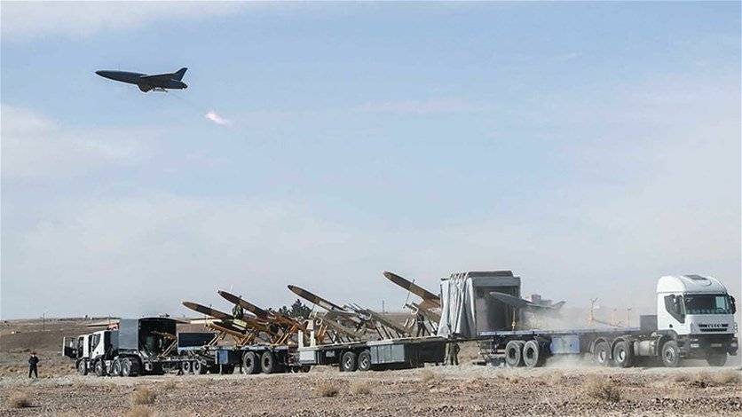 إيران تطلق صواريخ باليستية وصواريخ كروز في مناورات بالخليج