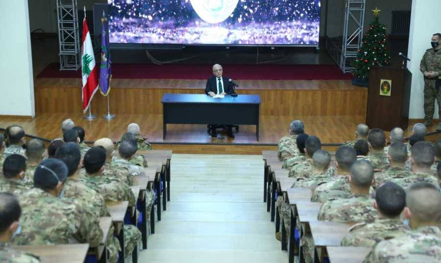 وزير الدفاع: الآمال معقودة على القادة العسكريين