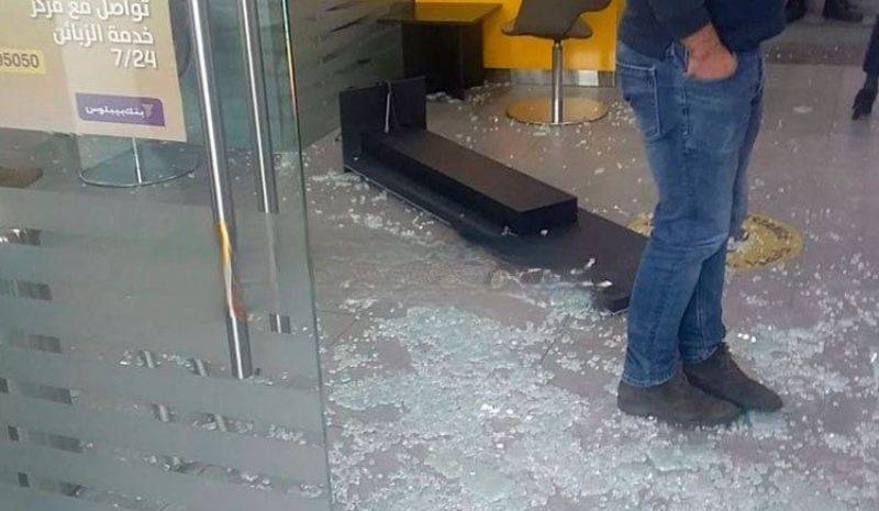 منفذا عملية السطو المسلح على بنك في الزلقا بقبضة 