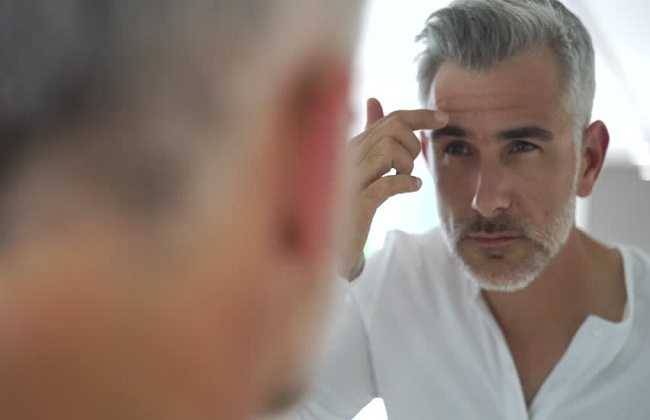 9 عادات يجب أن تتوقف عن فعلها في سن الأربعين