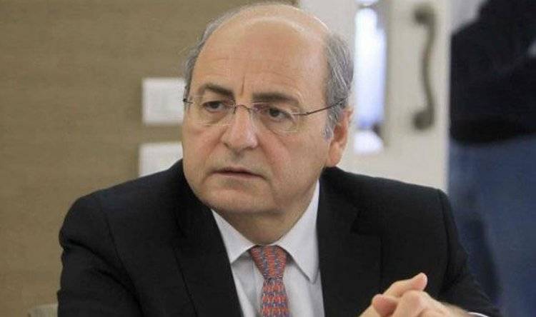 أنطوان حداد: فقط في لبنان المسؤول الأول في السلطة يشتكي من الأوضاع