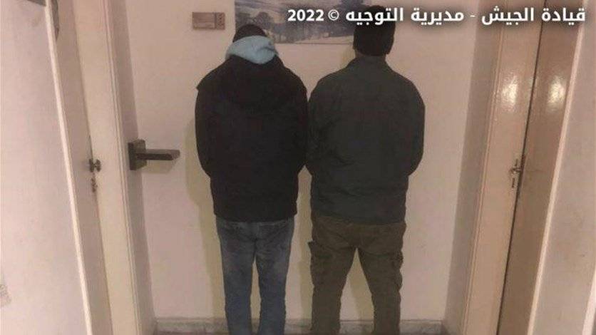 مطلوبان بجرائم تعاطي المخدرات وترويجها بقبضة 