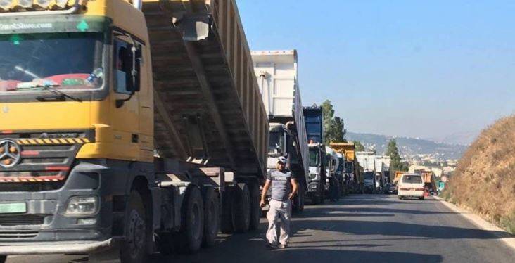 مستوردو النفط والشاحنات العمومية في المرفأ يشاركون في إضراب الغد