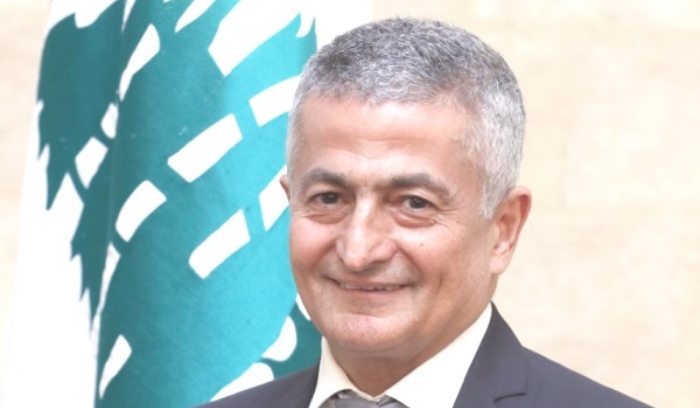 وزير الماليّة يوقع 3 قرارات تتعلق بتمديد المهل